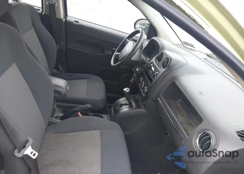 2010 Jeep Compass Sport z USA, uszkodzony, nr VIN 1J4NT4FB7AD523288